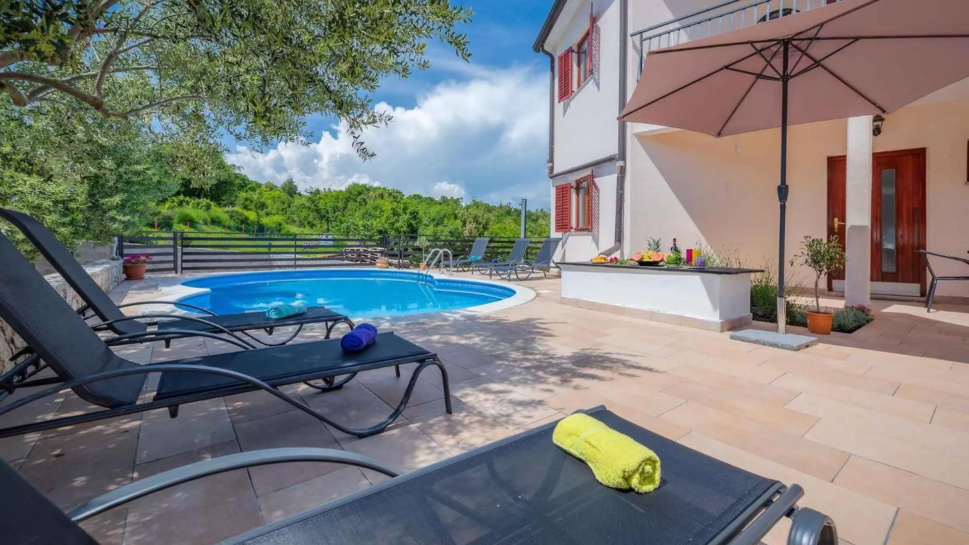 Apartment Drenje 3 0*, Дрене