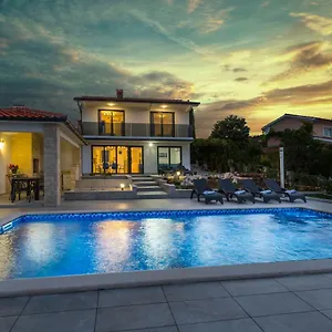 Maris Villa